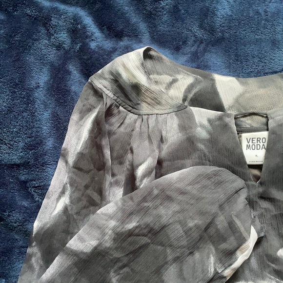 Black and White Long Sleeve Shirt - Picture 1 of 4